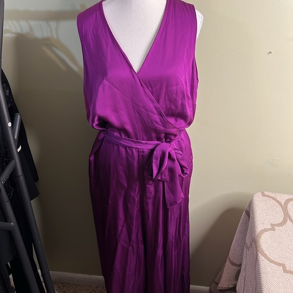 Lauren Ralph Lauren Purple v-neckline faux wrap wide leg jumpsuit belted - Picture 13 of 17